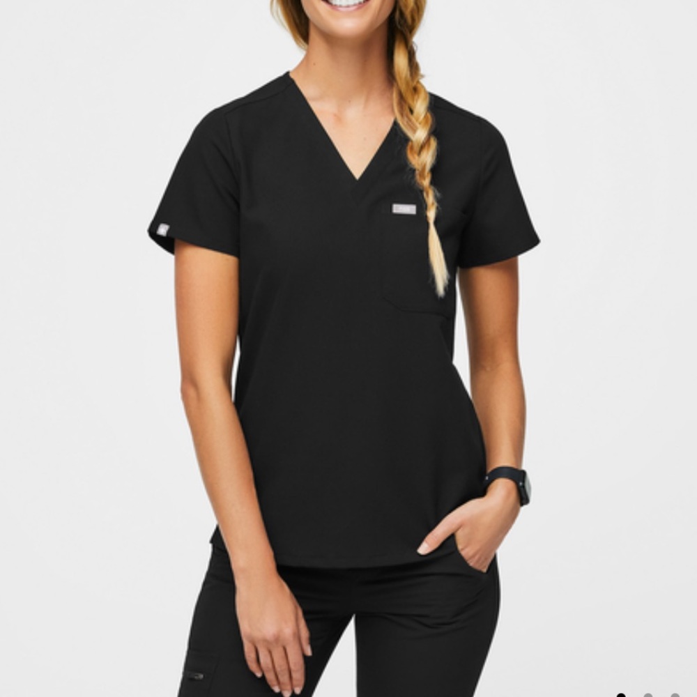 Catarina One-Pocket Scrub Top- size large